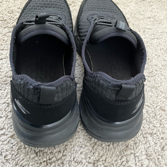 Women’s Sketchers GoWalk, Size 8 - Picture 3 of 6